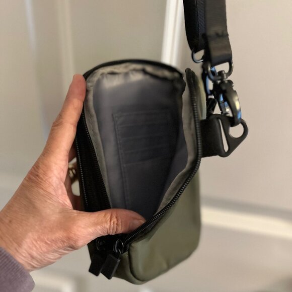 IHKWIP Everyday Essentials Crossbody EUC - Picture 3 of 5